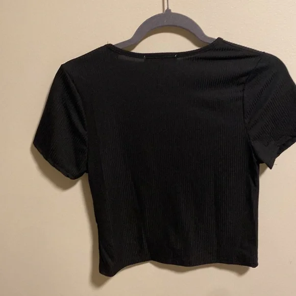#6. gaze Ruched Short Sleeve Crop Top - Picture 2 of 6